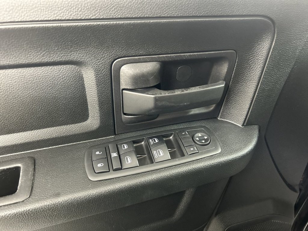 Used 2018 RAM 1500 Express w/ Black Ram 1500 Express Group AWD/4WD image 11