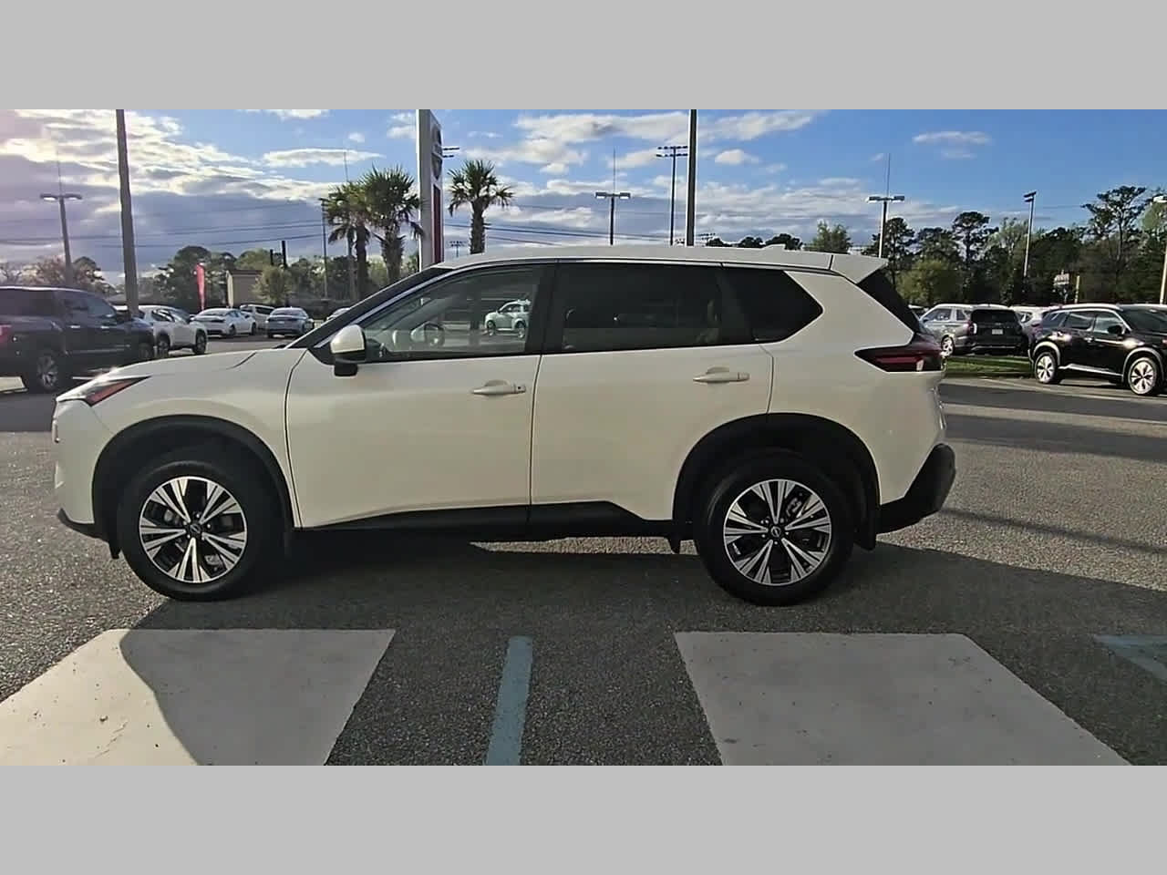 Used 2023 Nissan Rogue SV AWD/4WD image 26