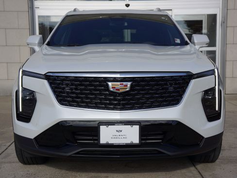 Used 2024 Cadillac XT4 Premium Luxury image 14