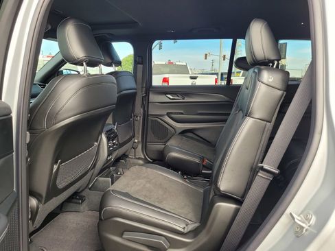 New 2025 Jeep Grand Cherokee L Altitude image 12