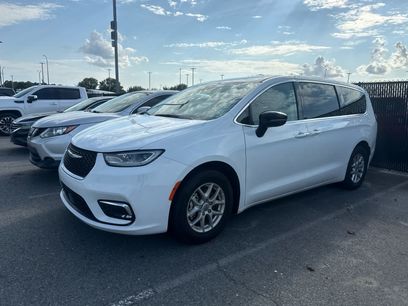 Used 2024 Chrysler Pacifica Touring-L
