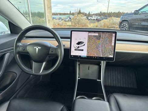 Used 2018 Tesla Model 3 Long Range image 15