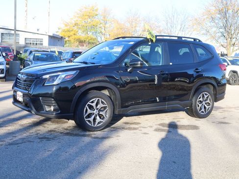Used 2023 Subaru Forester Premium image 4