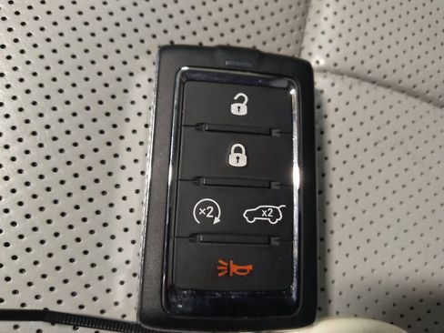 Used 2022 Jeep Grand Cherokee Summit w/ Advanced Protech Group IV AWD/4WD image 32