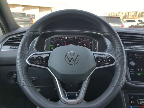 Used 2022 Volkswagen Tiguan SEL R-Line AWD/4WD image 17