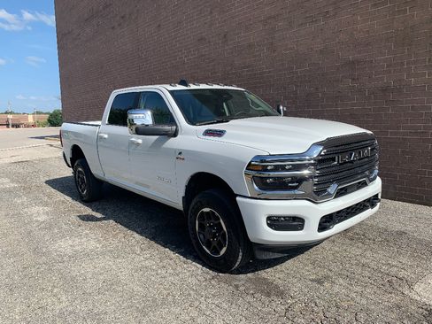 Used 2026 RAM 2500 Laramie AWD/4WD image 8