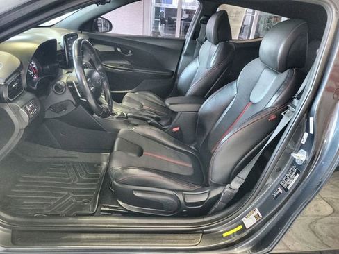 Used 2020 Hyundai Veloster Turbo image 12