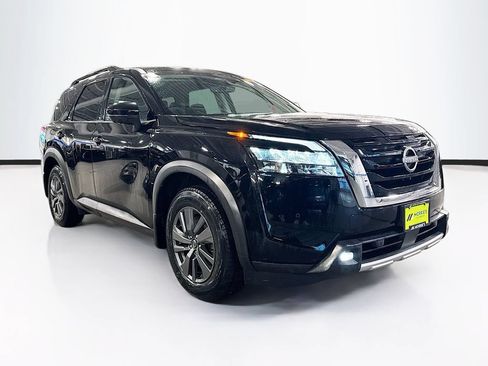 Used 2024 Nissan Pathfinder SV AWD/4WD image 3