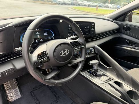Used 2025 Hyundai Elantra Sport FWD image 12
