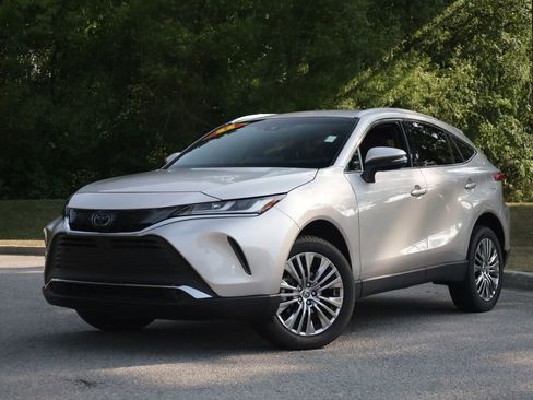 Used 2022 Toyota Venza XLE AWD/4WD image 1