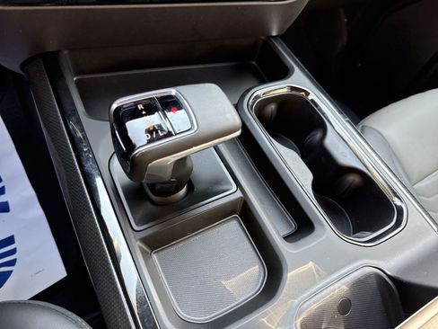 Used 2024 Chevrolet Silverado 1500 ZR2 w/ Technology Package AWD/4WD image 19