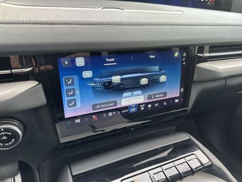 New 2025 Lincoln Navigator L Reserve AWD/4WD image 19