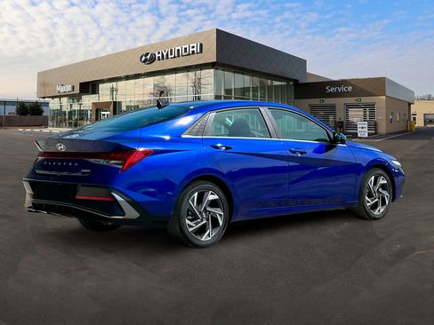 New 2025 Hyundai Elantra Limited image 8