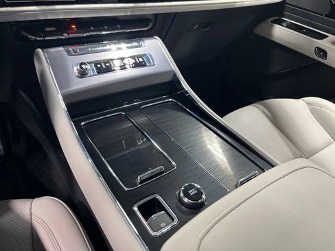 Used 2025 Lincoln Aviator AWD w/ Jet Appearance Package image 32