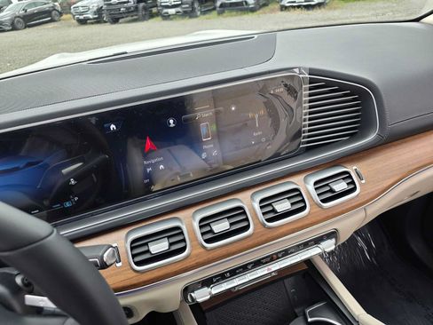Used 2026 Mercedes-Benz GLS 450 4MATIC image 32