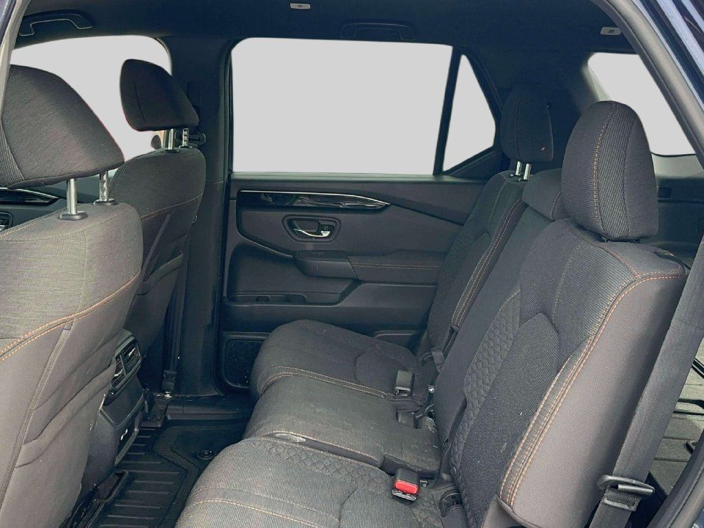 Used 2023 Honda Pilot Sport image 9
