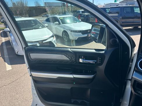 Used 2017 Toyota Tundra Platinum AWD/4WD image 32