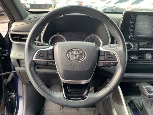 Used 2022 Toyota Highlander XSE image 25