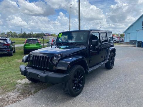Used 2012 Jeep Wrangler Unlimited Sahara w/ Dual Top Group AWD/4WD image 2
