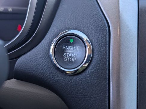 Used 2017 Ford Fusion SE w/ Fusion SE Technology Package FWD image 17