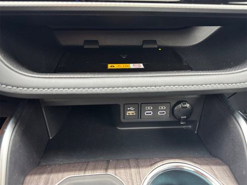 Used 2024 Toyota Highlander Platinum image 23