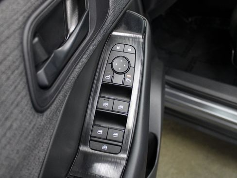 Used 2023 Nissan Rogue S image 38