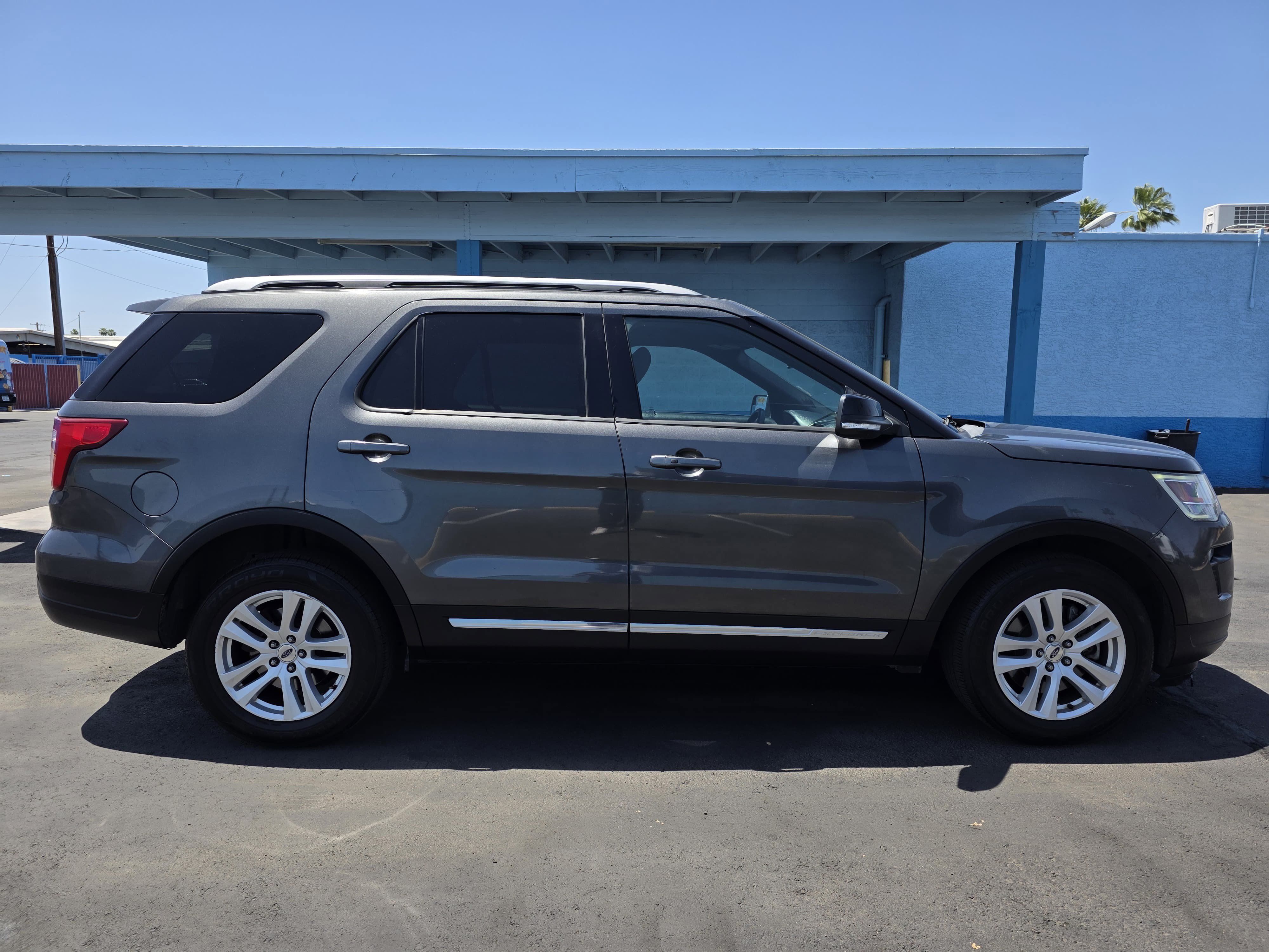 Used 2018 Ford Explorer XLT w/ Equipment Group 201A AWD/4WD image 2
