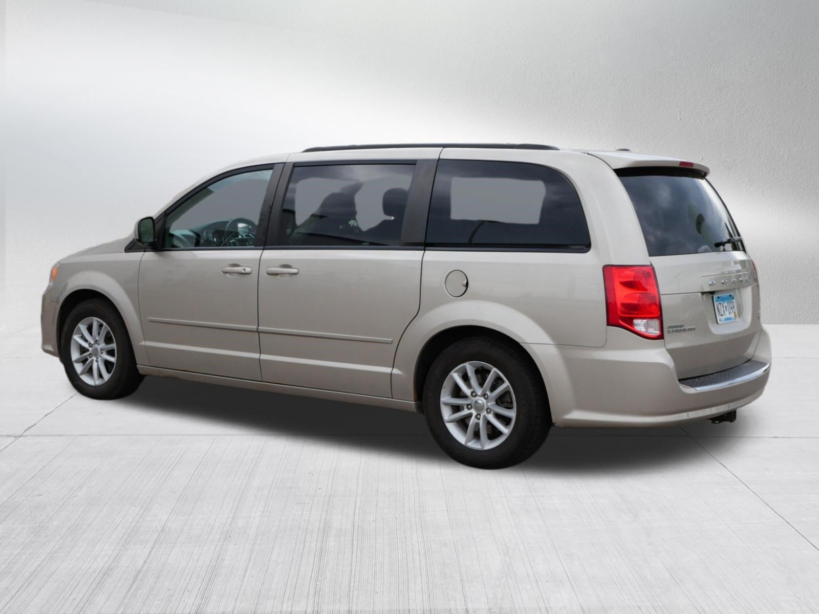 Used 2016 Dodge Grand Caravan SXT w/ Rear Park Assist Package FWD image 5