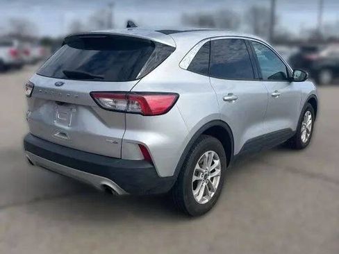 Used 2020 Ford Escape SE image 4