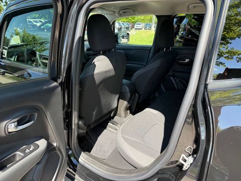 Used 2020 Jeep Renegade Altitude AWD/4WD image 11