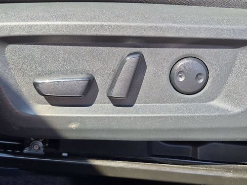Used 2025 Nissan Rogue SV AWD/4WD image 16
