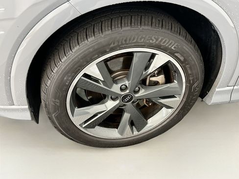 Used 2022 Audi Q4 e-tron Prestige image 11