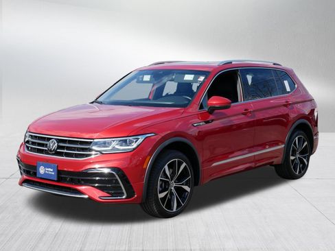 Certified 2024 Volkswagen Tiguan SEL R-Line AWD/4WD image 3