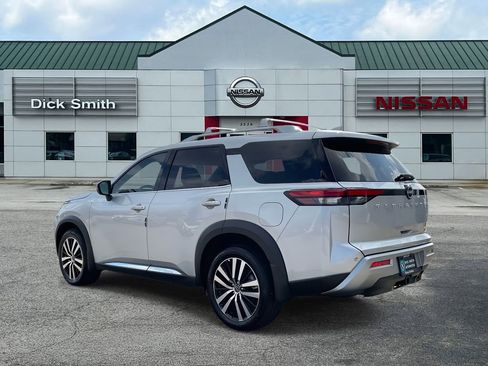 Used 2025 Nissan Pathfinder Platinum w/ Cargo Package image 4