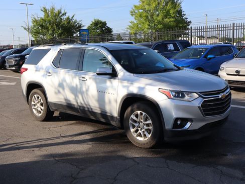 Used 2020 Chevrolet Traverse LT FWD image 13