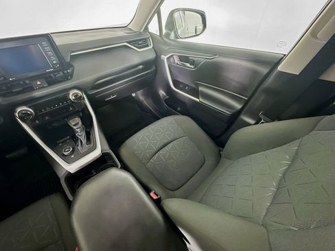 Used 2022 Toyota RAV4 XLE w/ Convenience Package image 11