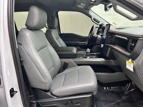 Used 2025 Ford F150 Lightning Flash image 18