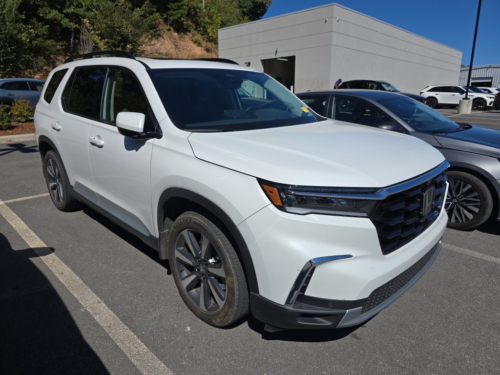 Used 2025 Honda Pilot Elite image 1