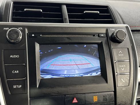 Used 2017 Toyota Camry SE image 23