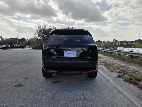 New 2025 Land Rover Range Rover Long Wheelbase SE image 6