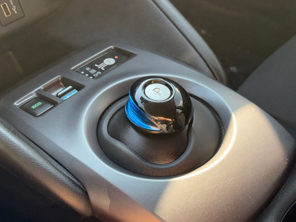 Used 2025 Nissan Leaf S FWD image 18