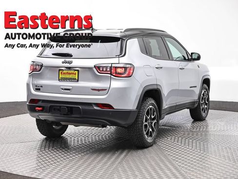 Used 2025 Jeep Compass Trailhawk w/ Trailer Tow Group AWD/4WD image 5
