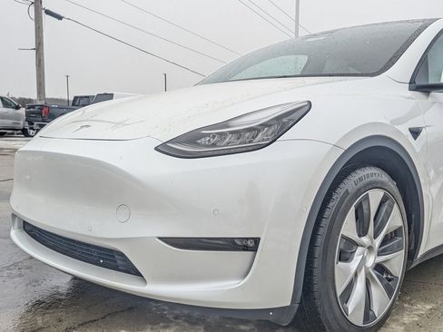 Used 2021 Tesla Model Y Long Range image 13