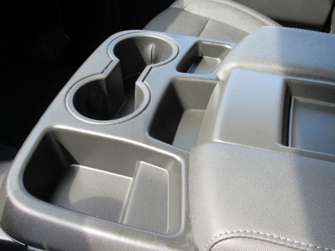 Used 2025 GMC Sierra 1500 SLT image 7