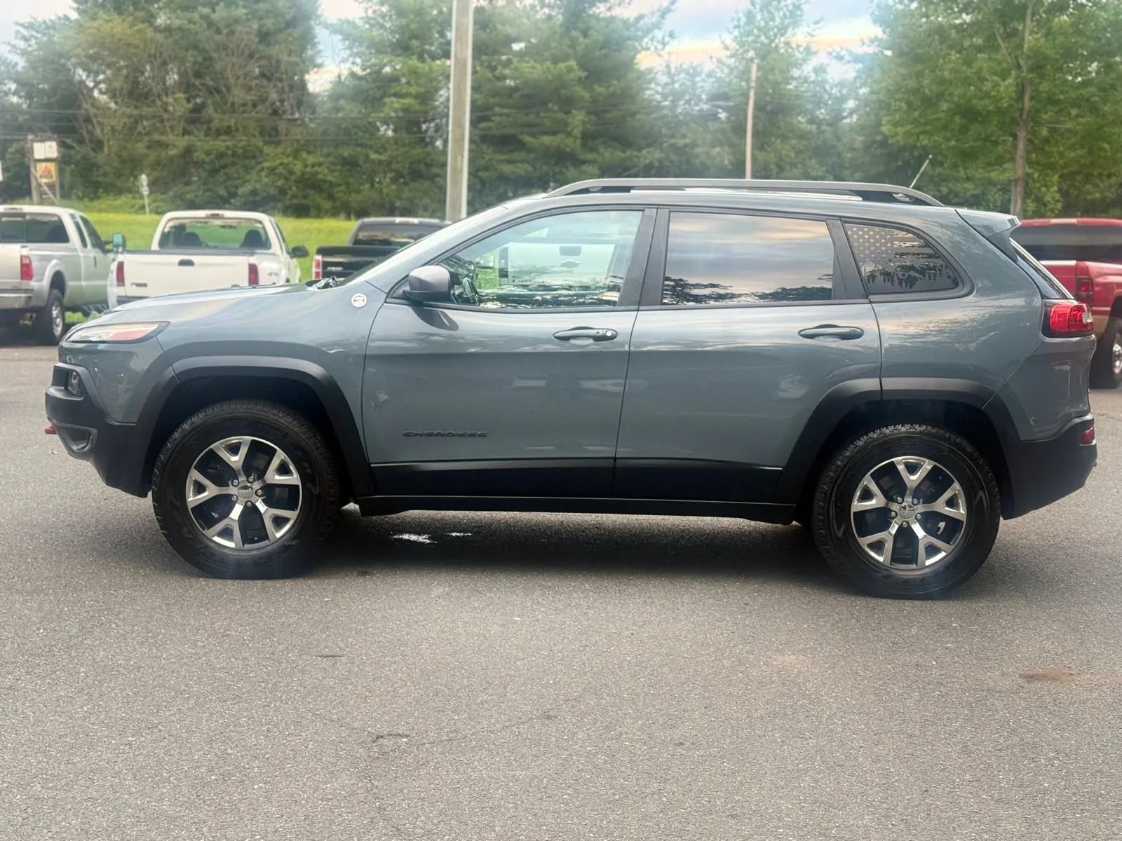 Used 2014 Jeep Cherokee Trailhawk w/ Comfort/Convenience Group AWD/4WD image 4
