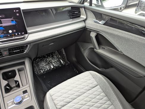 New 2026 Volkswagen Tiguan S FWD image 15