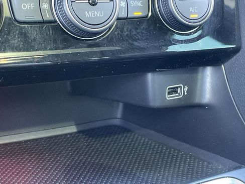 Used 2019 Volkswagen Jetta GLI image 27