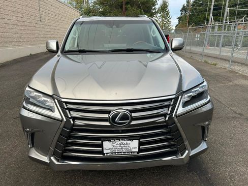 Used 2016 Lexus LX 570 4WD w/ Luxury Package image 2