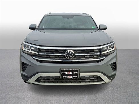 Used 2022 Volkswagen Atlas Cross Sport SE image 2