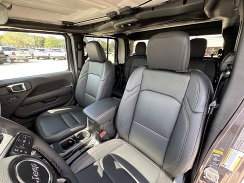 New 2025 Jeep Gladiator Sport image 49